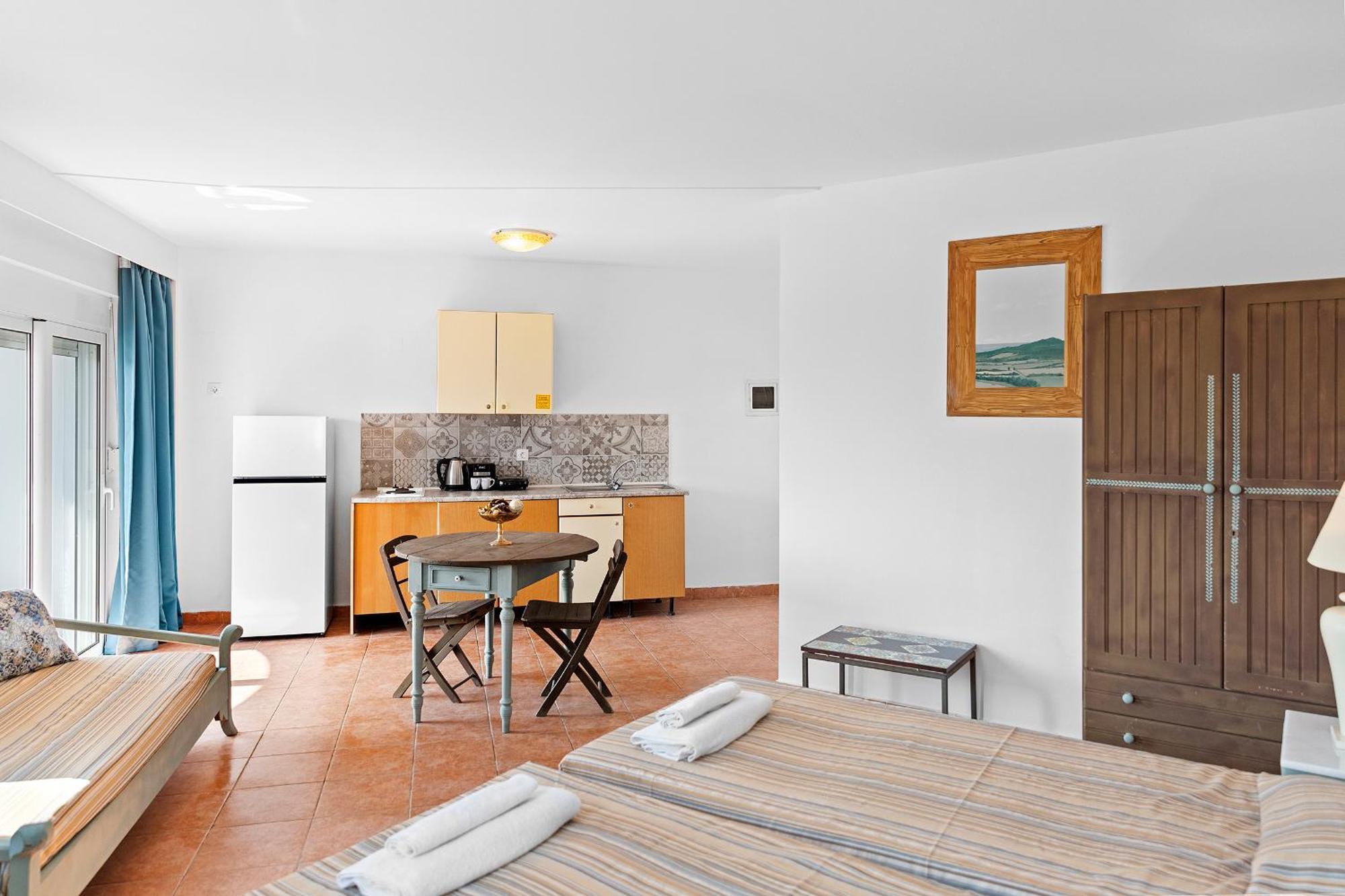 Tommy's Aparthotel Charaki